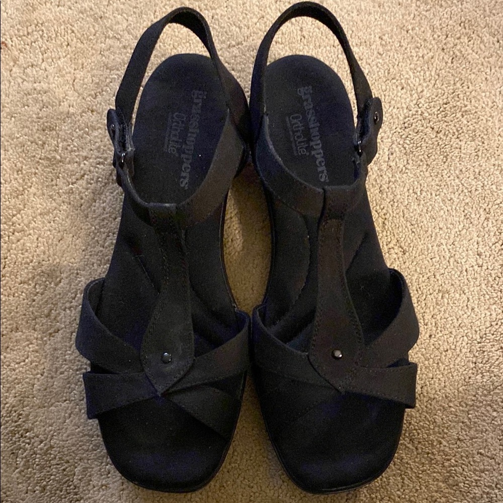 ***NWOT*** GRASSHOPPERS “ROSE” ORTHOLITE T-STRAP SANDALS SIZE 11